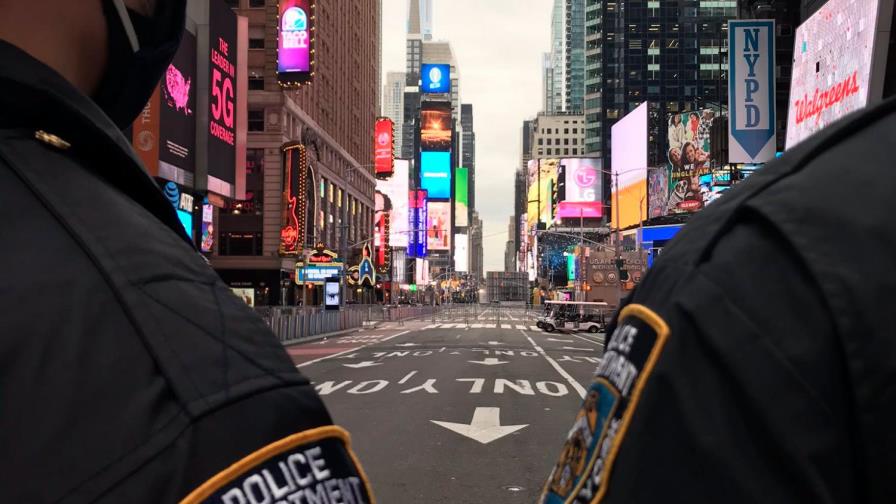 Tiroteo en Times Square deja a mujer y niño heridos mientras la policía busca al atacante Tiroteo en Times Square deja a mujer y niño heridos mientras la policía busca al atacante