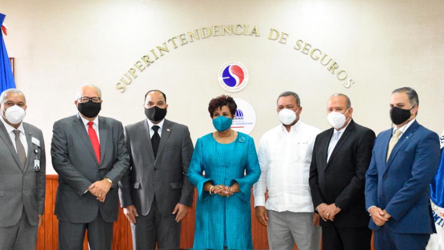 Gobierno y aseguradoras buscan sistema para indemnizar por daños a bienes públicos