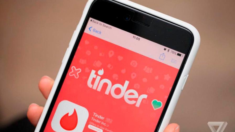 Tinder quiere que ligues mientras ves series en tu teléfono