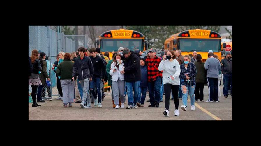 El arma del tiroteo en instituto de EEUU fue comprada por padre de sospechoso