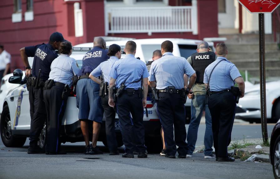 Al menos 5 policías resultan heridos en un tiroteo en Filadelfia 