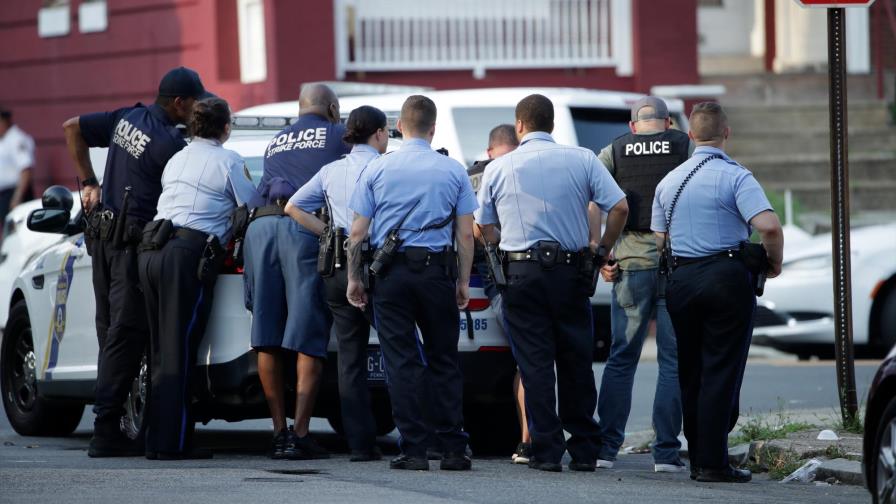 Al menos 5 policías resultan heridos en un tiroteo en Filadelfia 