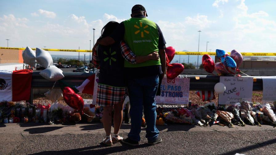 Mexicanos supervivientes de tiroteo de El Paso (Texas) denuncian a Walmart