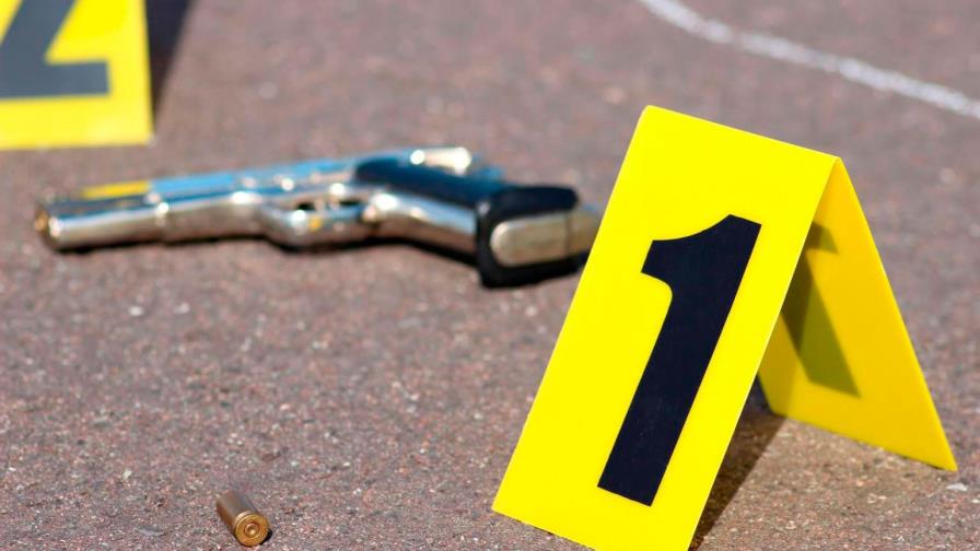 Desconocidos matan a tiros desde una yipeta a joven en La Romana