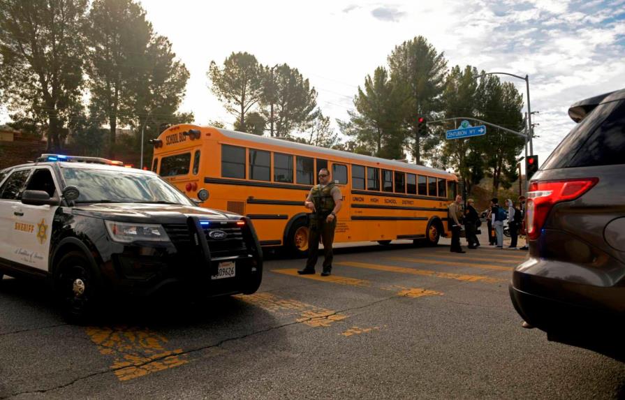 Aumenta a dos los estudiantes muertos en tiroteo en escuela de California