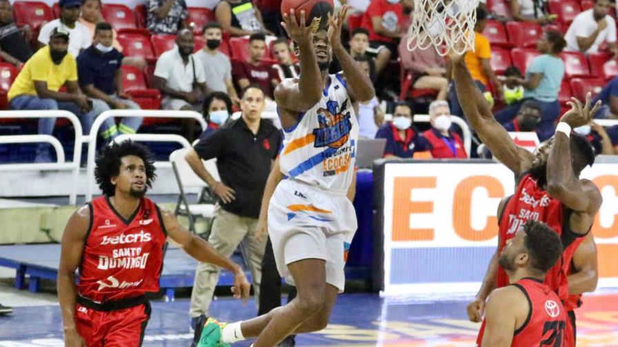 Titanes continúan en buen momento; vencen a los Leones Titanes continúan en buen momento; vencen a los Leones