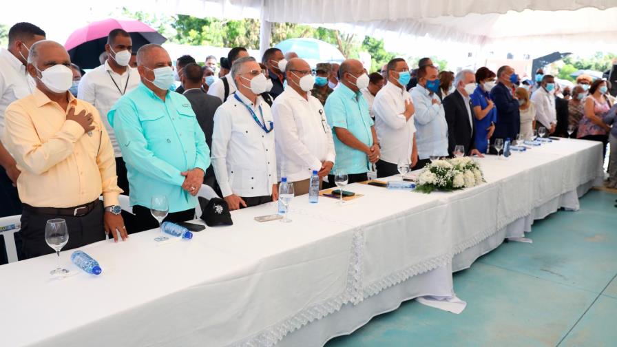 Inician entrega de 10,000 títulos definitivos a familias en Santo Domingo Este