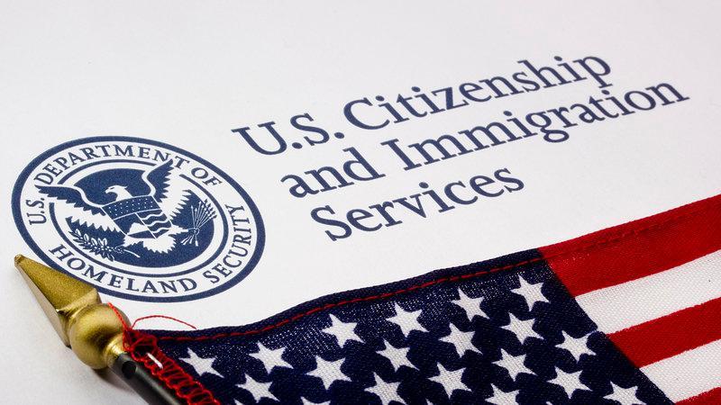 Servicio de inmigración de EE.UU. aumenta tarifas de procesamientos prioritarios de visas 