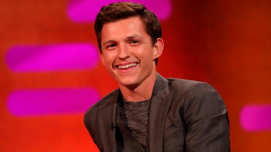 Así son las conferencias de Tom Holland vía zoom