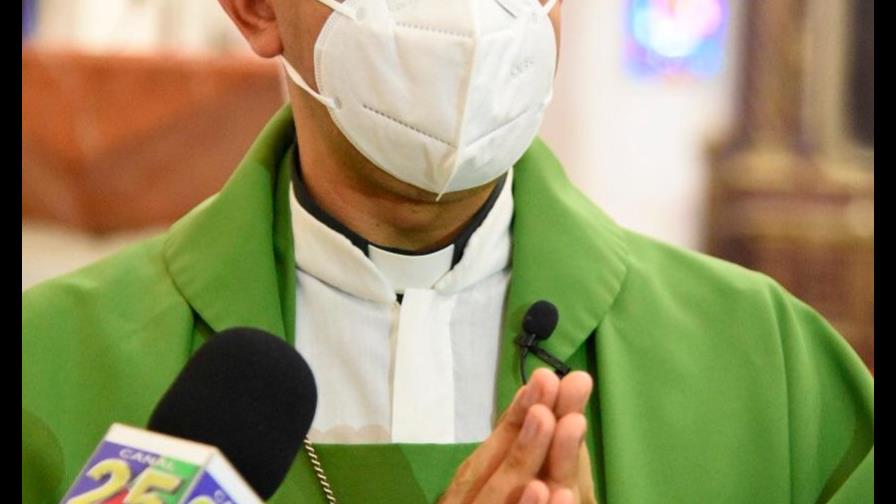 Obispo auxiliar de Santiago critica descontrol ciudadano durante la pandemia 