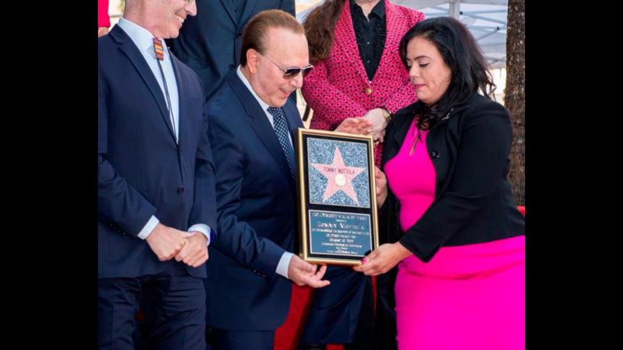 Tommy Mottola recibe su estrella en el Paseo de la Fama de Hollywood 
