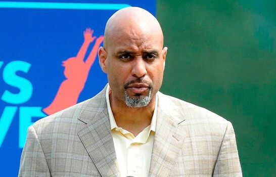 Tony Clark renuncia como director ejecutivo de la MLBPA en medio de investigaciones