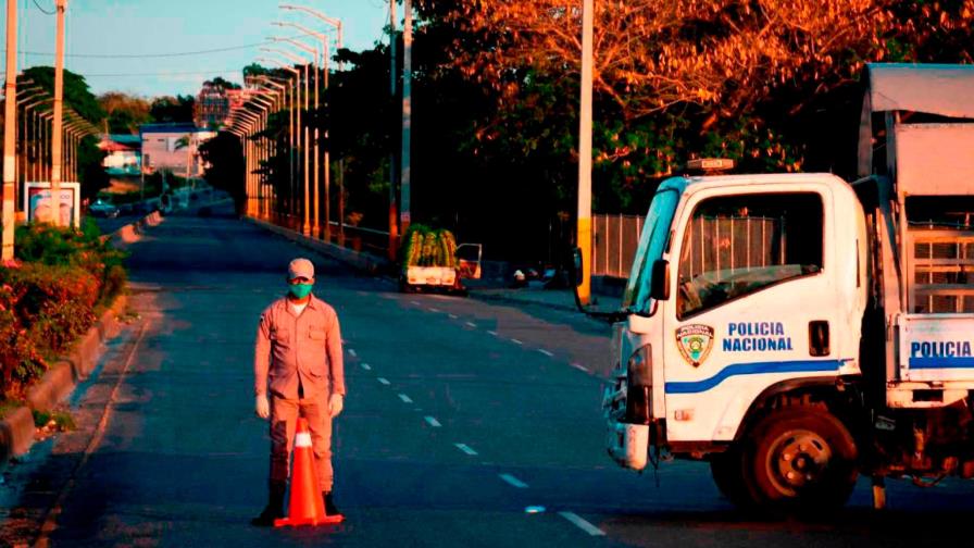 Policías regresan a labores preventivas al terminar toque de queda