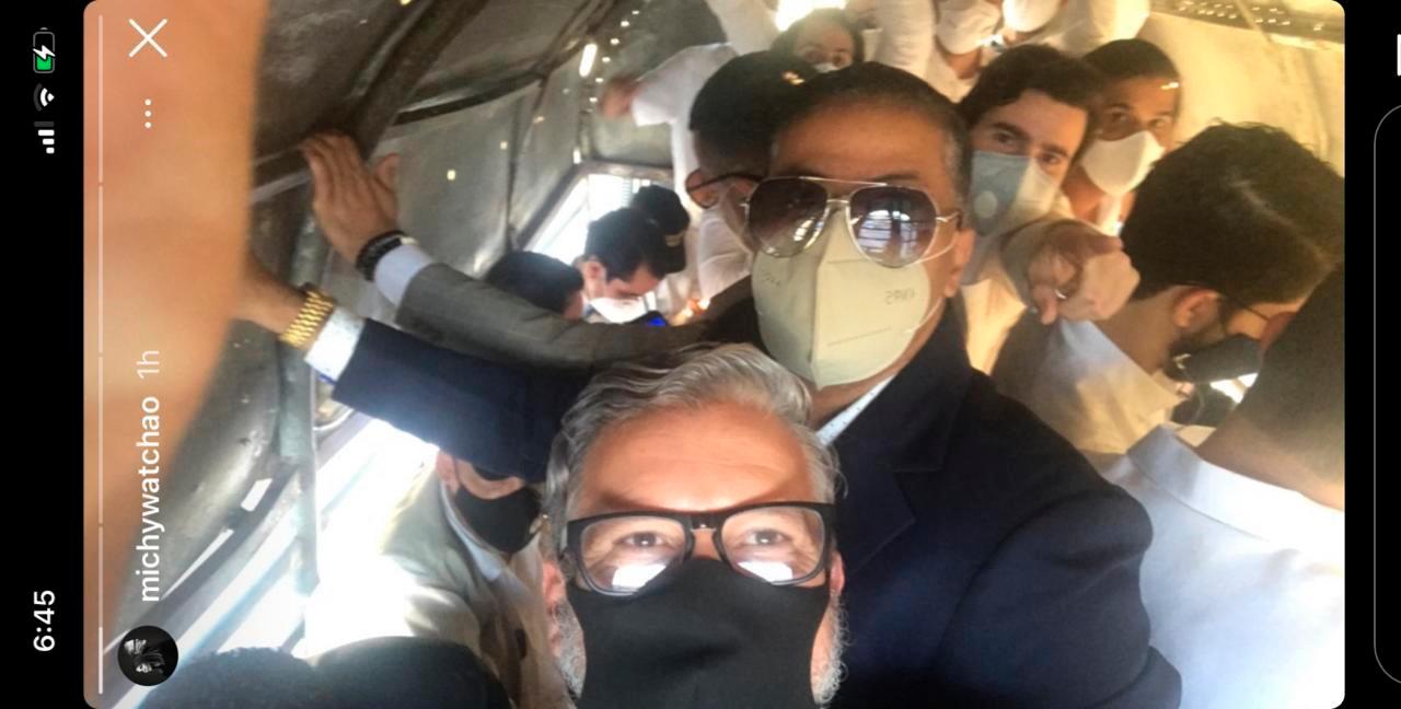 Los detenidos en Santiago y en Moca dentro de una guagua llamada “perreras de la Policía Nacional, después de participar en una boda.