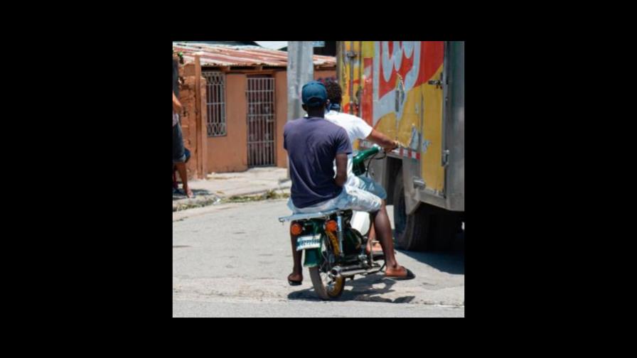 Comercios burlan cuarentena y atienden clientes de forma clandestina