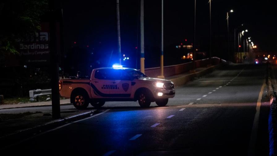 Se quejan en Villa Mella por apresamientos fuera del horario del toque de queda Se quejan en Villa Mella por apresamientos fuera del horario del toque de queda