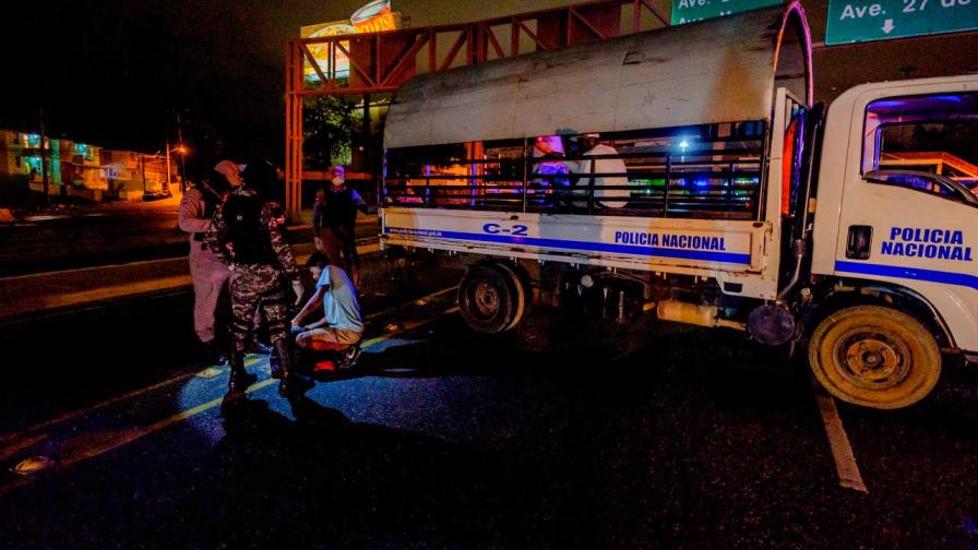 No todas las multas por violar toque de queda cuestan lo mismo; algunas son de RD$100 mil