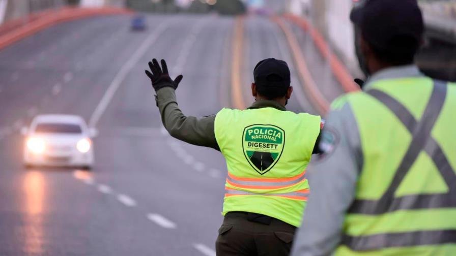 Denuncia trato “insensible” de Digesett por violar toque de queda cuando venía de enterrar a su suegro