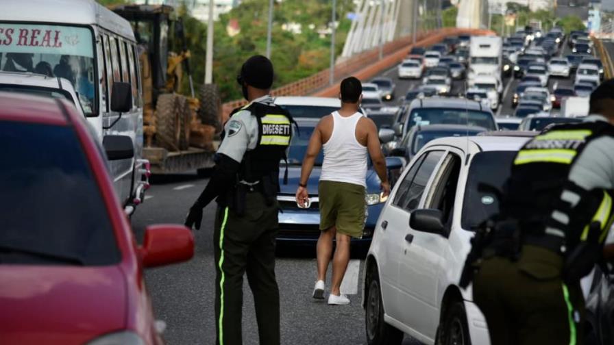 Tapones, agresiones y cherchas caracterizaron la primera fase del toque de queda