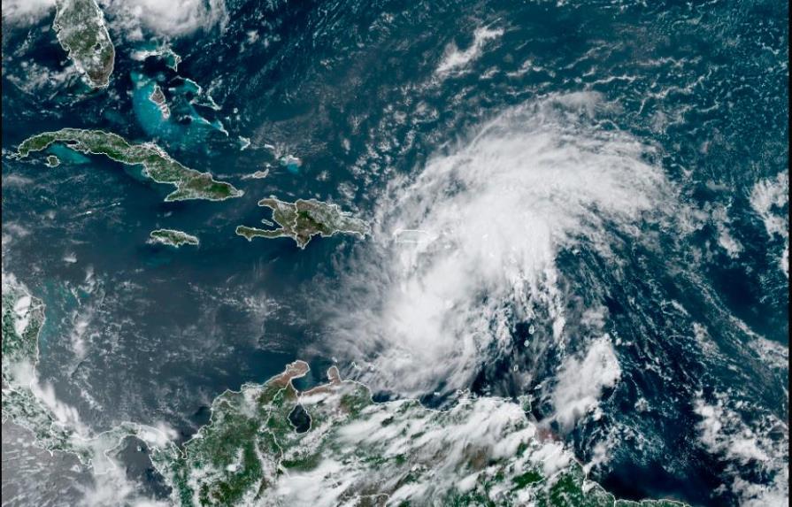 Apagón eléctrico en Puerto Rico mientras espera la llegada del ciclón este miércoles 