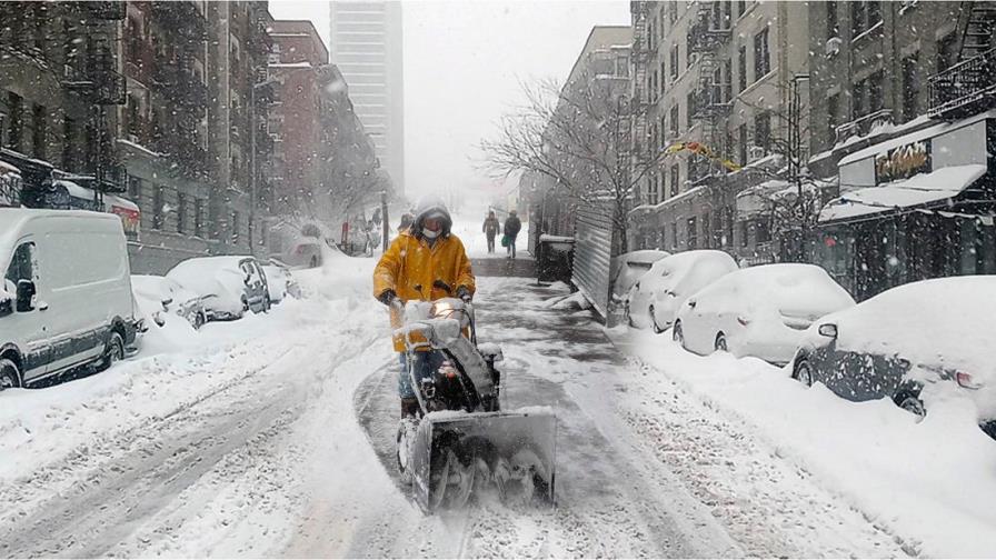 Tormenta golpea a Nueva York; cierran el comercio y el tránsito se reduce en un 90 por ciento