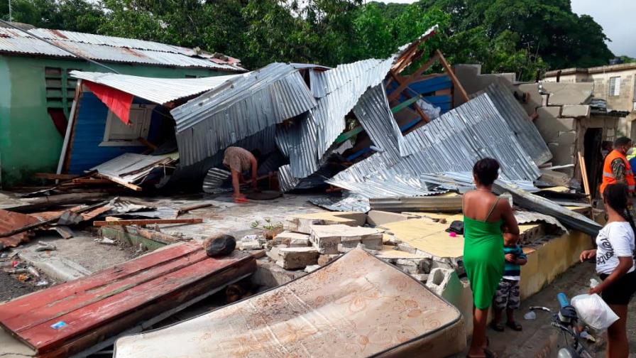 Isaías vuelve a ser huracán y enfila a las Carolinas en EEUU