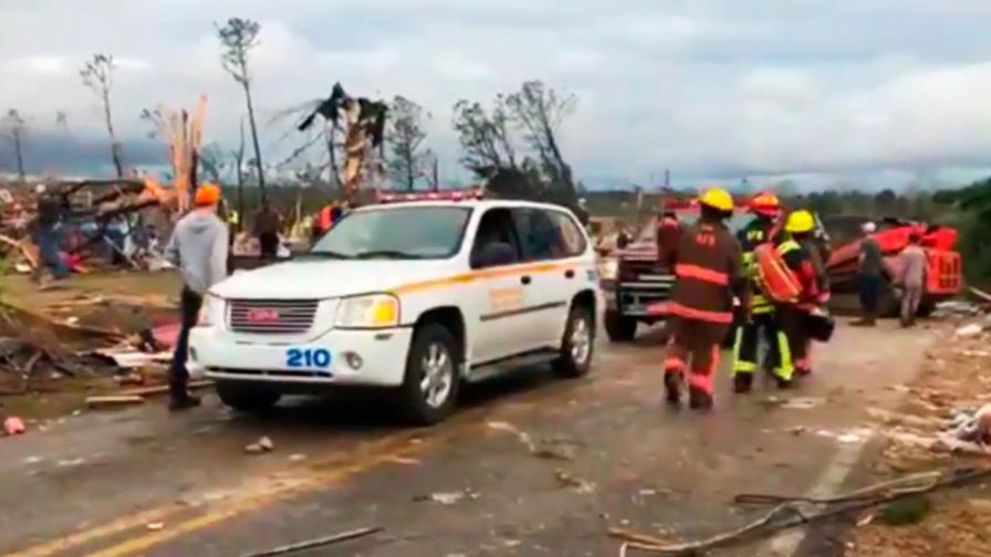 Al menos 22 muertos a causa de un tornado en Alabama Al menos 22 muertos a causa de un tornado en Alabama