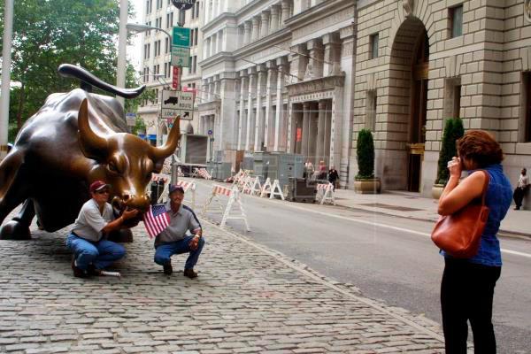 Fallece a los 80 años el escultor del toro de Wall Street