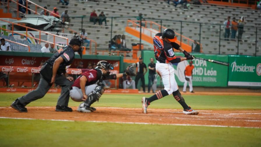 Los Toros derrotan por segunda noche corrida a los Gigantes