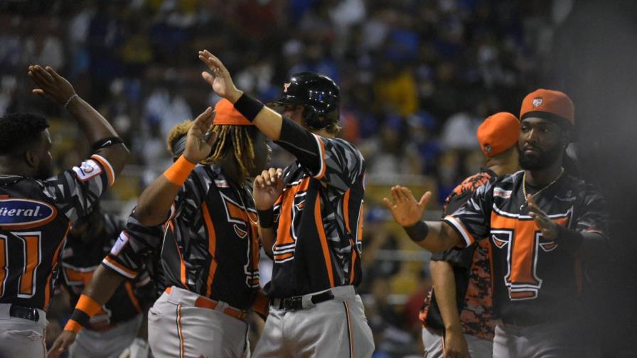 Otra victoria de los Toros frente al Licey y van 13 en línea