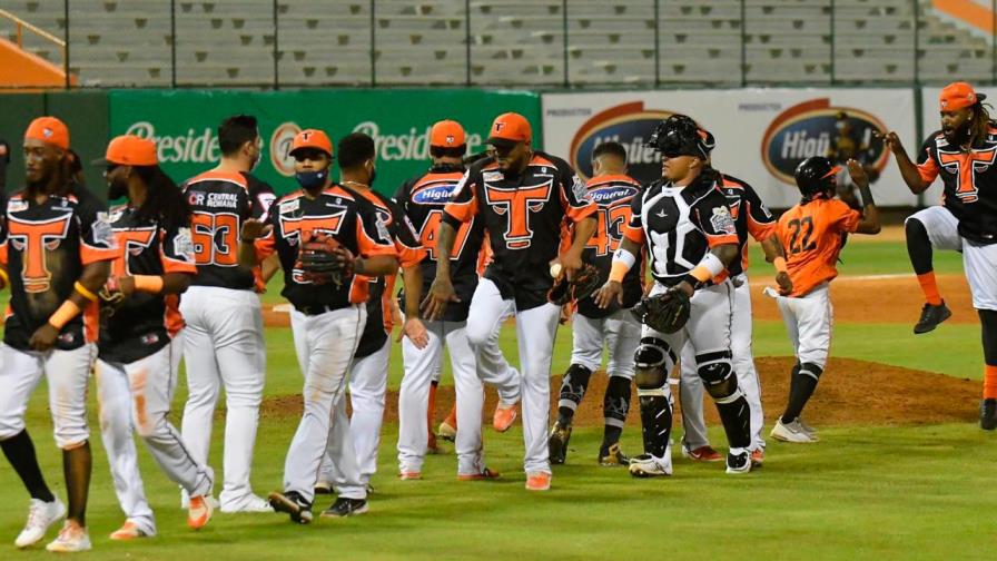 Andújar y Navarro lideran triunfo de Toros y dan ventaja 2-0 en su serie semifinal contra Águilas 