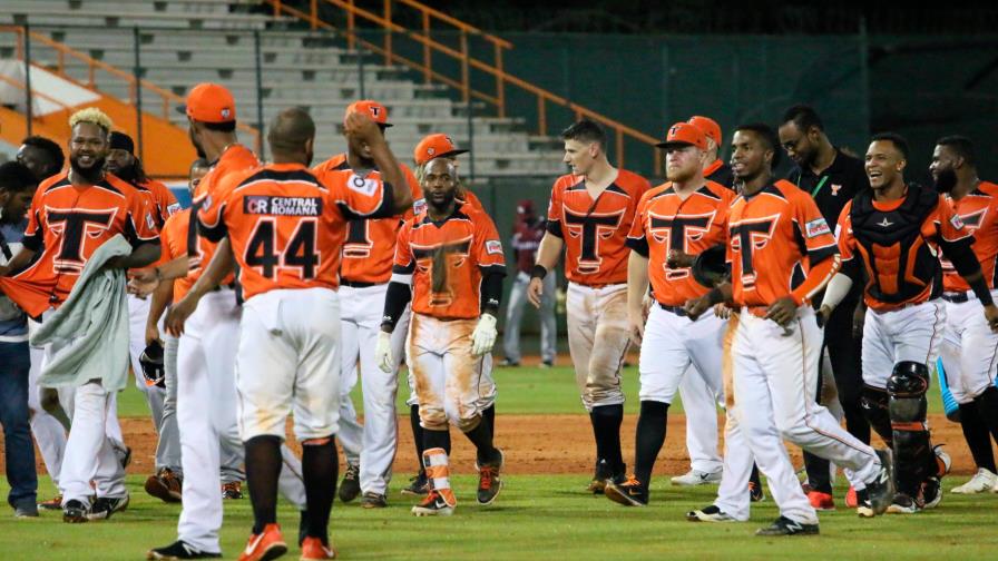 Los Toros aseguran empate y ponen a Águilas y Gigantes contra las cuerdas