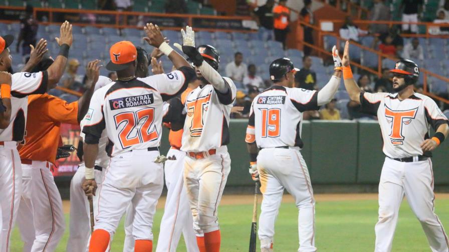 Los Toros del Este cortan racha al Escogido de seis victorias como local Los Toros del Este cortan racha al Escogido de seis victorias como local
