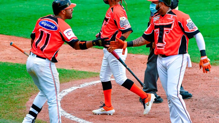 Los Toros dominan una primera parte donde el pitcheo somete a los bates