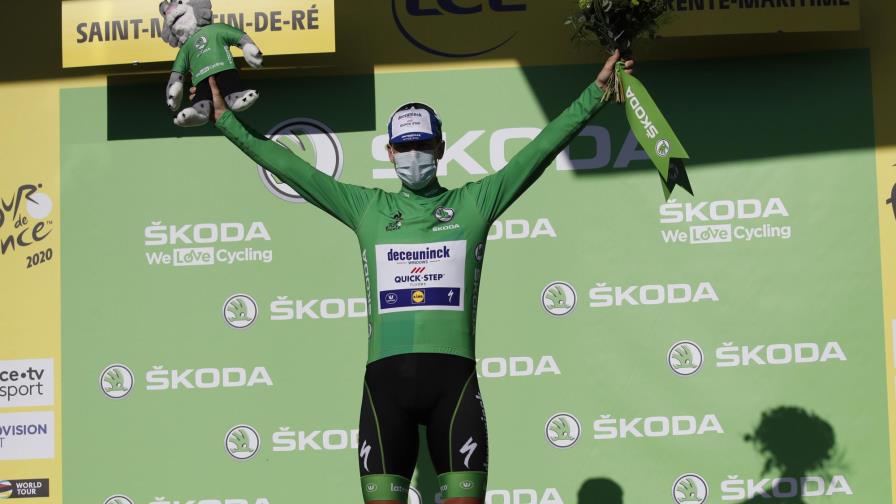 Bennett gana la décima etapa del Tour, Roglic sigue líder