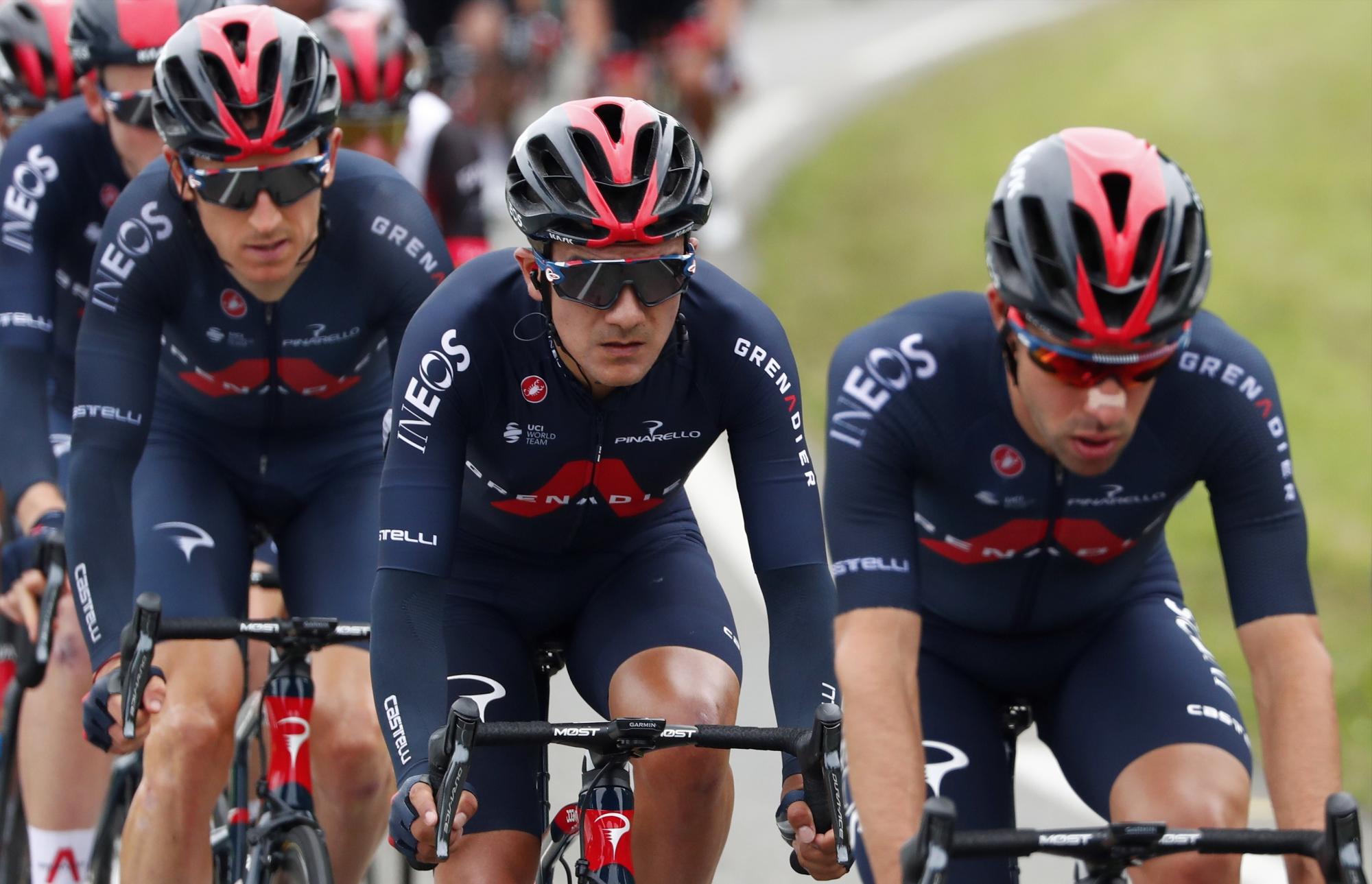 El ciclista ecuatoriano Richard Carapaz del equipo Ineos Grenadiers en acción durante la 1a etapa del Tour de Francia 2021, a lo largo de 197,8 km desde Brest a Landerneau, Francia, 26 de junio de 2021. (EFE/EPA/Guillaume Horcajuelo)