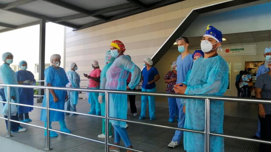 Protestan en el hospital Marcelino Velez por el pago de los incentivos 