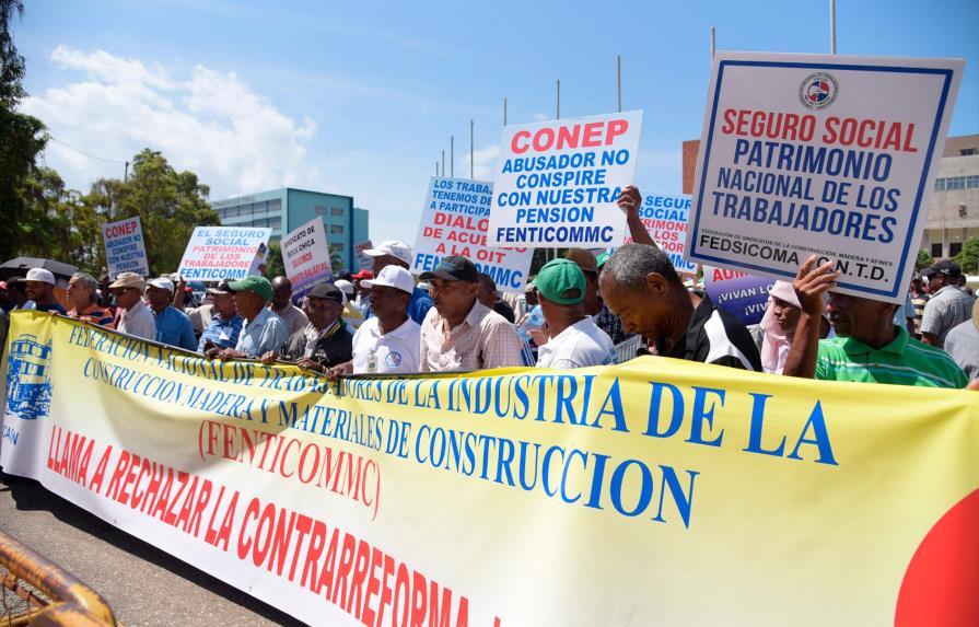 Obreros protestan contra reforma a la seguridad social
