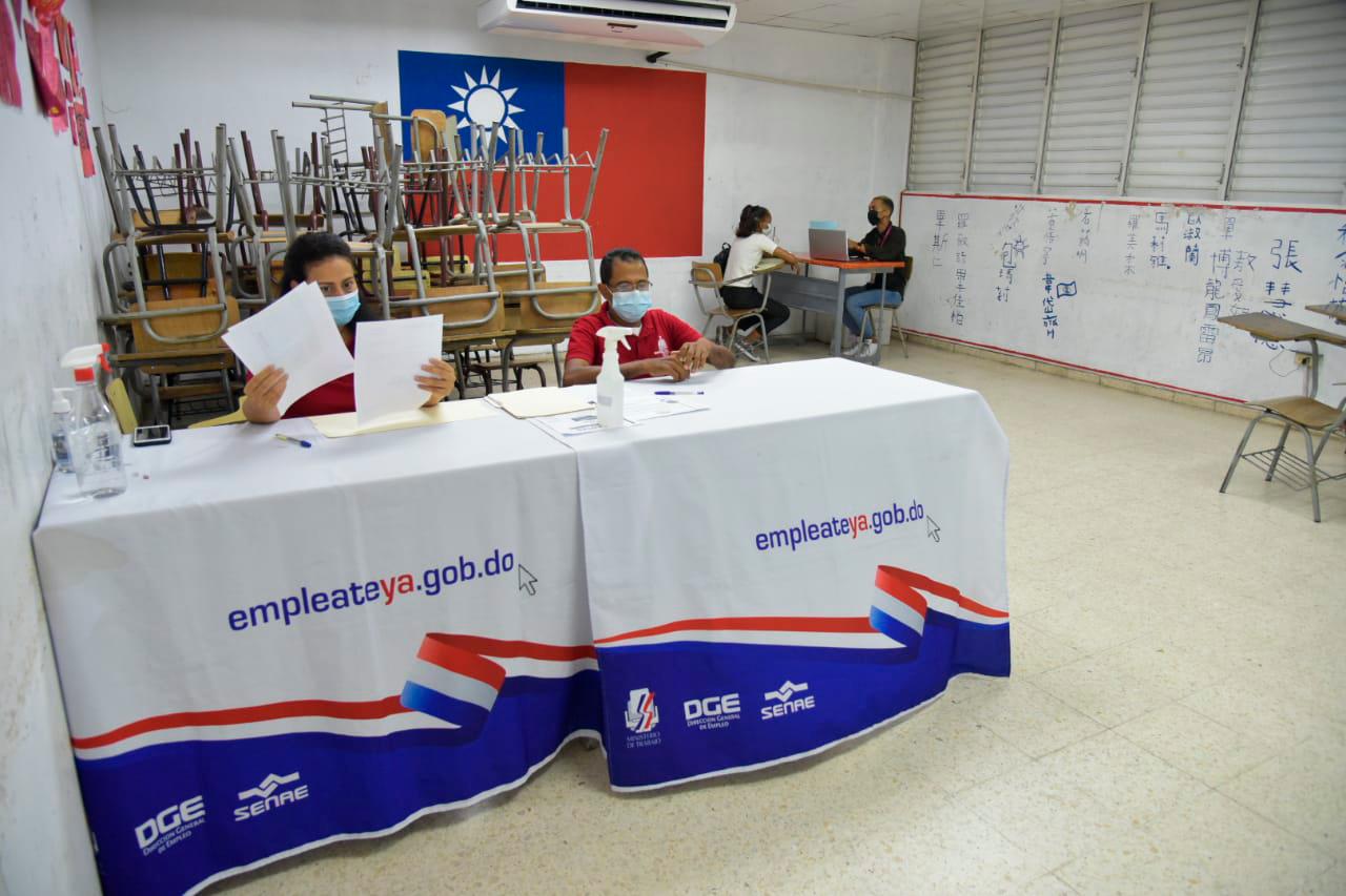 Personal del Ministerio de Trabajo en la jornada. 