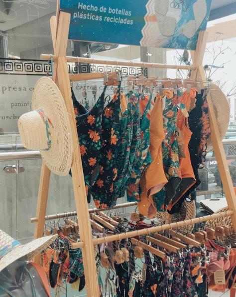 Los trajes de baño de Ozeano Suimwear están hechos de tapas de botellas de plástico.