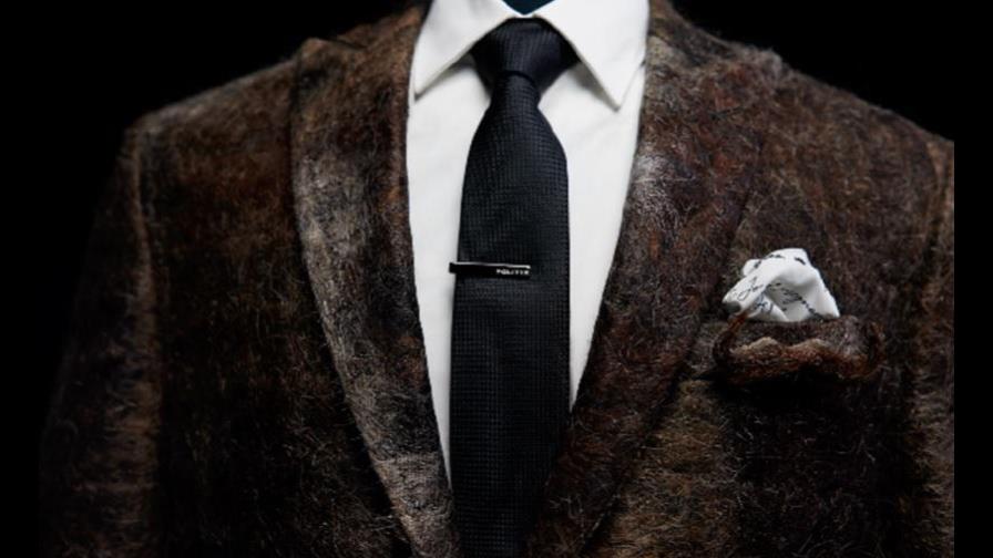 ¿Te lo pones? Fabrican un traje hecho 100 % de bigotes