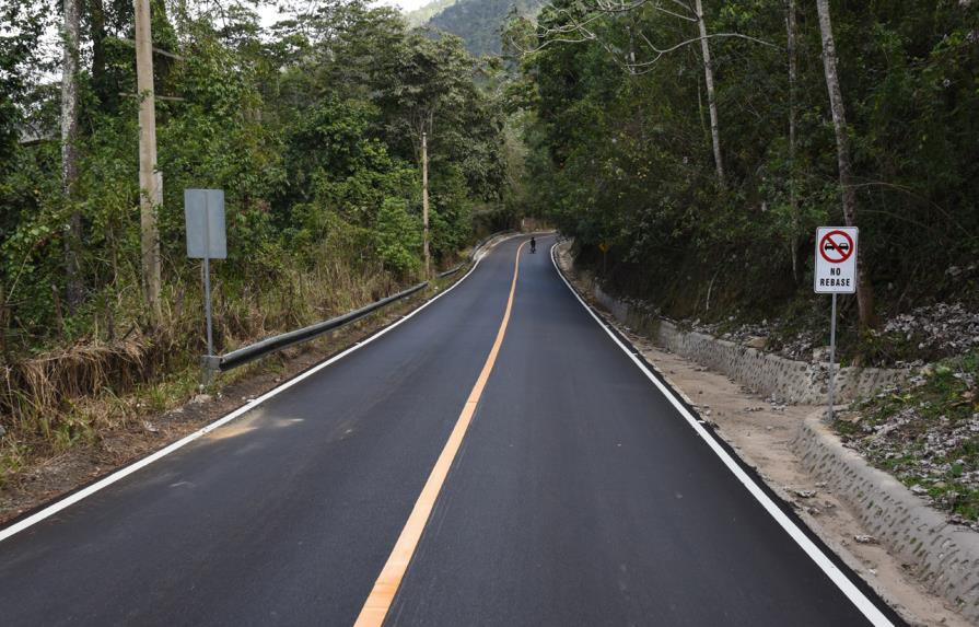 Presidente Medina deja en servicio nueva carretera Jarabacoa-Manabao-La Ciénaga