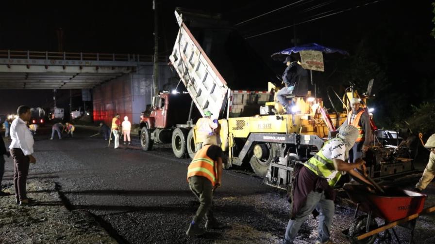 Habilitan tránsito en tramo de autopista Duarte afectado por socavón 