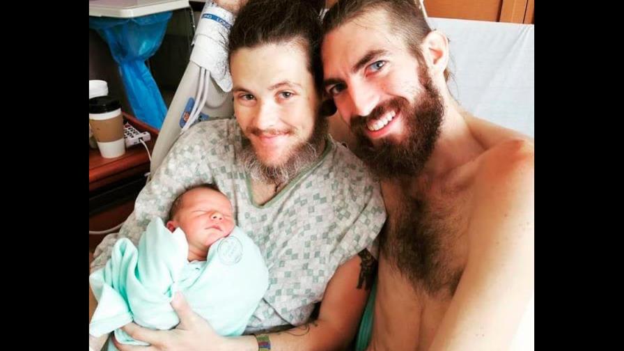 Hombre transgénero que dio a luz pierde recurso para registrarse como padre