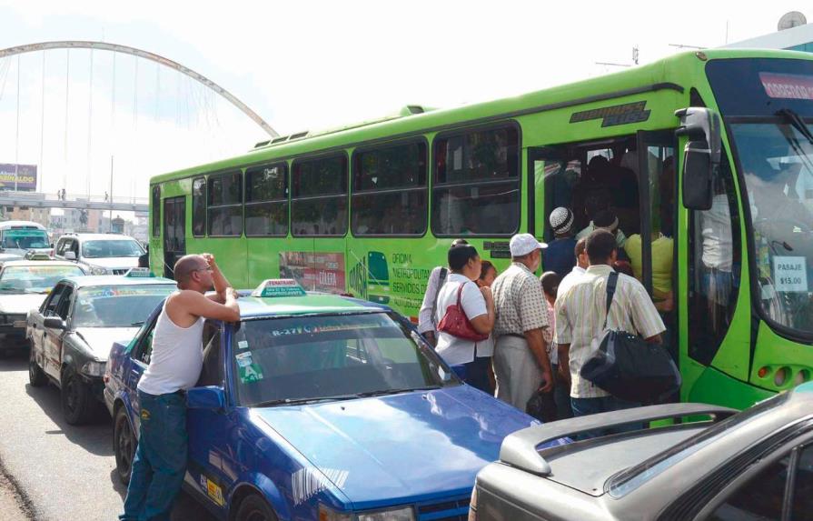 Gobierno aclara que transporte público permanecerá abierto