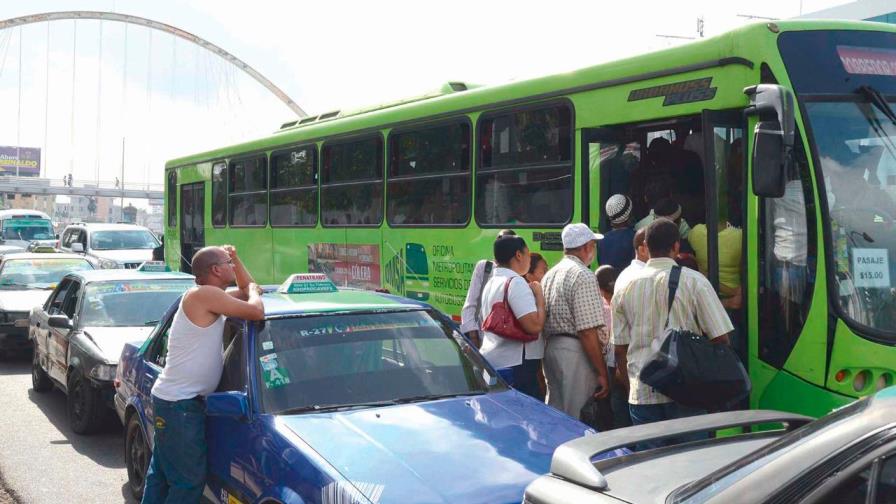 Gobierno aclara que transporte público permanecerá abierto Gobierno aclara que transporte público permanecerá abierto