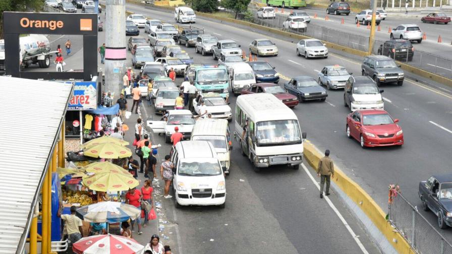 Autobuses y minibuses podrán iniciar operaciones mañana a un 60% de su capacidad