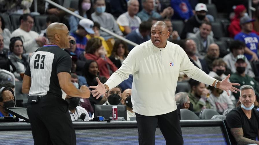 NBA recomienda refuerzo de vacunas a todo su personal