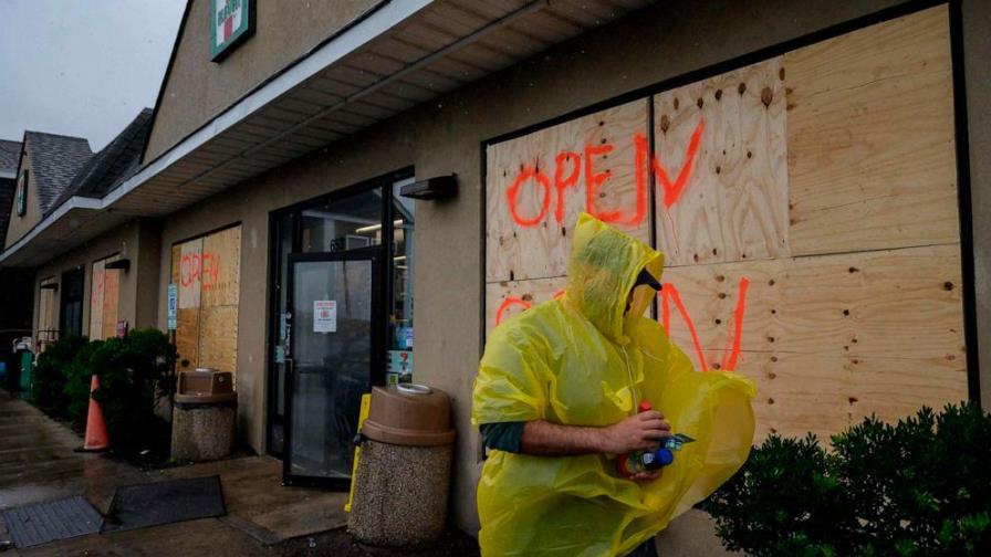 La tormenta tropical Henri toca tierra en el noreste de EE.UU.