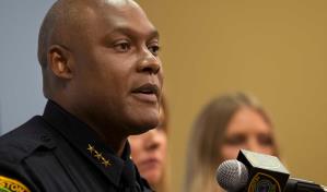 Policía de Houston hiere a bebé en tiroteo